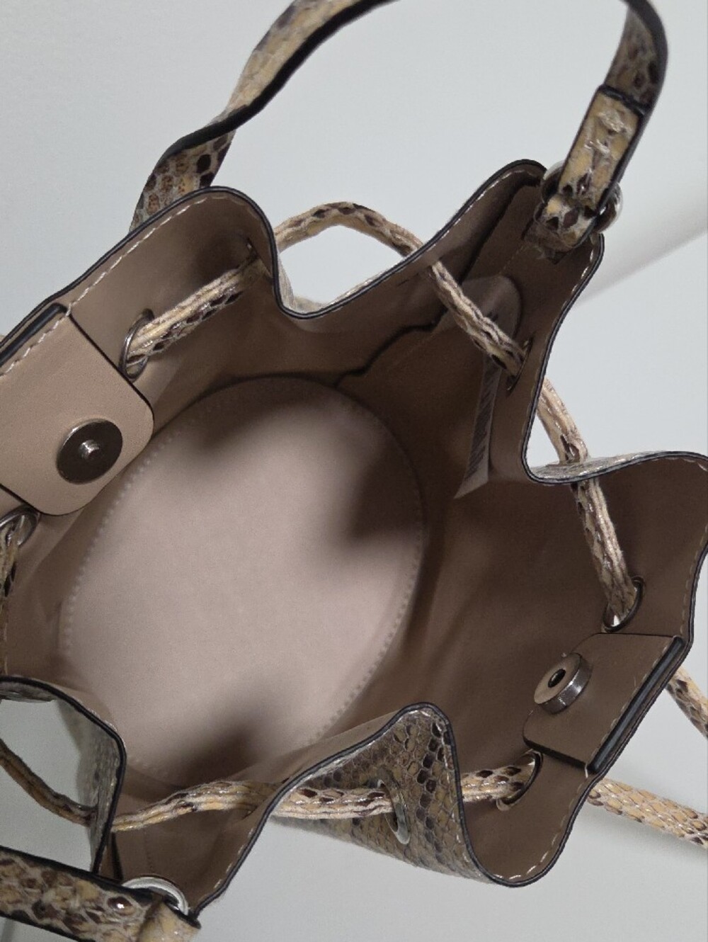 H&M Snake-Print Mini Drawstring Crossbody - Picture 3 of 5
